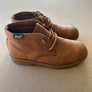 G.H. Bass & Co Boys Boots Leather Size 2, gently worn, great condition​